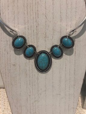 Howlite And Silver Tone Southwest Style Collar Necklace